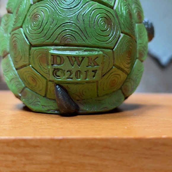 Eat My Dust Turtle Figurine - Picture 7 of 12